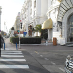 Indgang til Hotel Negresco på Promenade des Anglais
