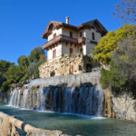 Vandfaldet Cascade de Gairaut i Parc du Chateau.