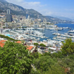 Udsigt over havnen i Monte Carlo i solskin