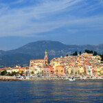 Menton set fra havet.